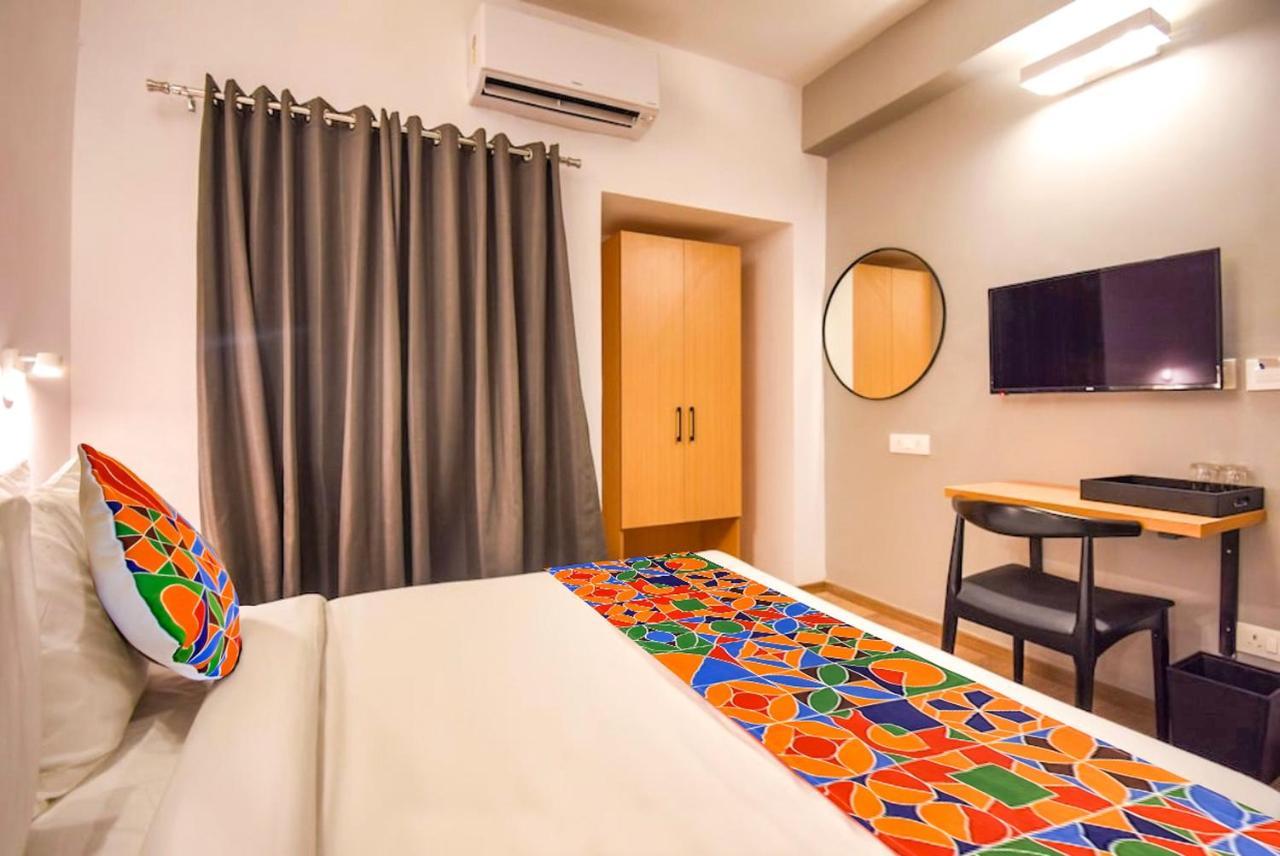 Fabexpress Heera Holiday Inn Kolkata Exterior photo