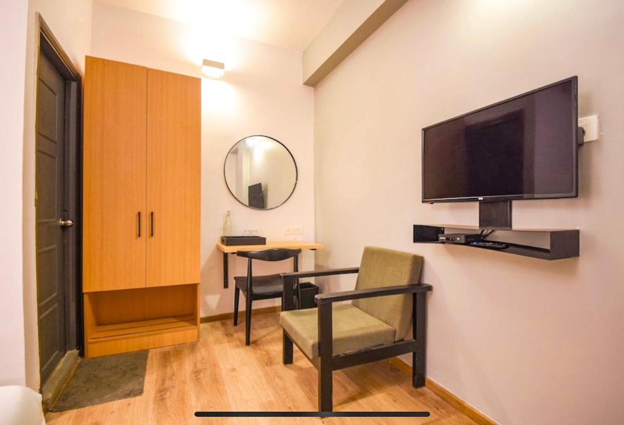 Fabexpress Heera Holiday Inn Kolkata Exterior photo