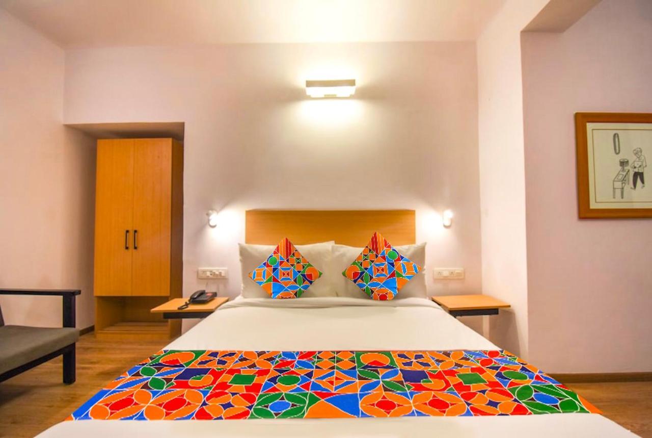 Fabexpress Heera Holiday Inn Kolkata Exterior photo