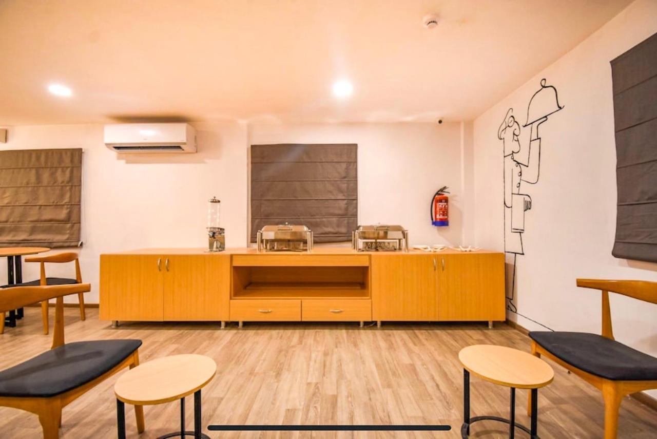 Fabexpress Heera Holiday Inn Kolkata Exterior photo